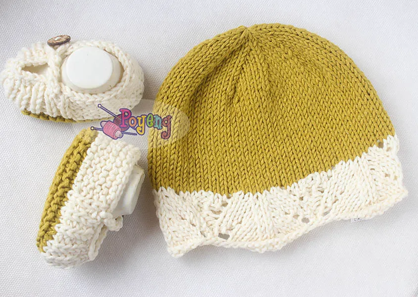 For Her Baby hat & booties set — detail
