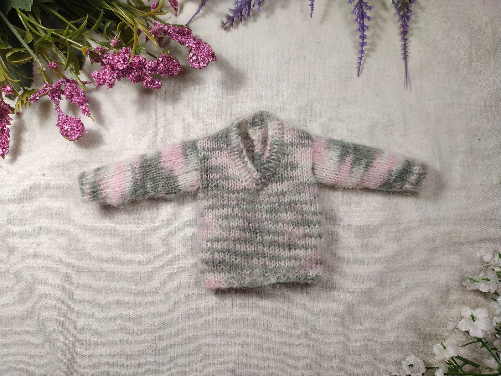 V Neck Sweater for Ken Doll — detail